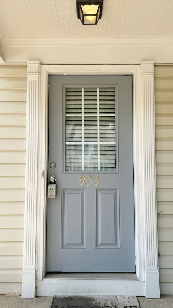 Building Photo - Gorgeous Alpharetta Townhouse! 3 Bedrooms/2.5 Bathrooms, Hardwoods, End Unit!