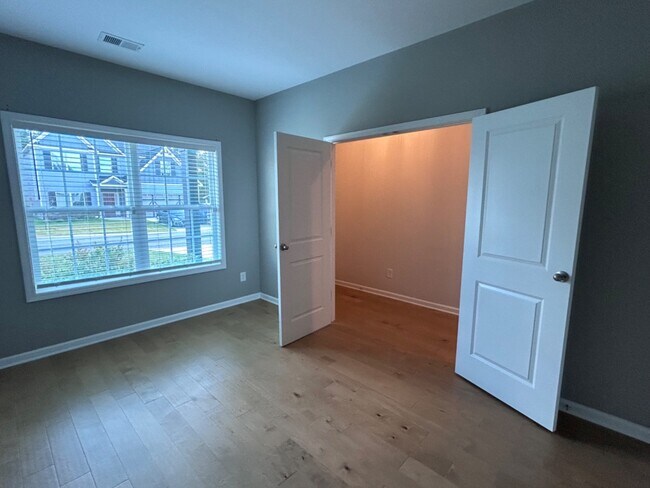Building Photo - 310 E River Cane Run