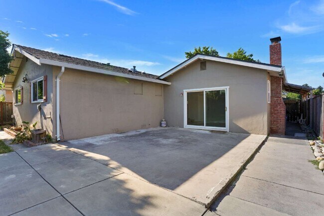 Building Photo - 229 Seabiscuit Dr