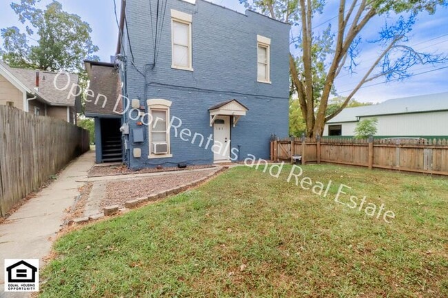 Building Photo - 1006 Runnion Ave