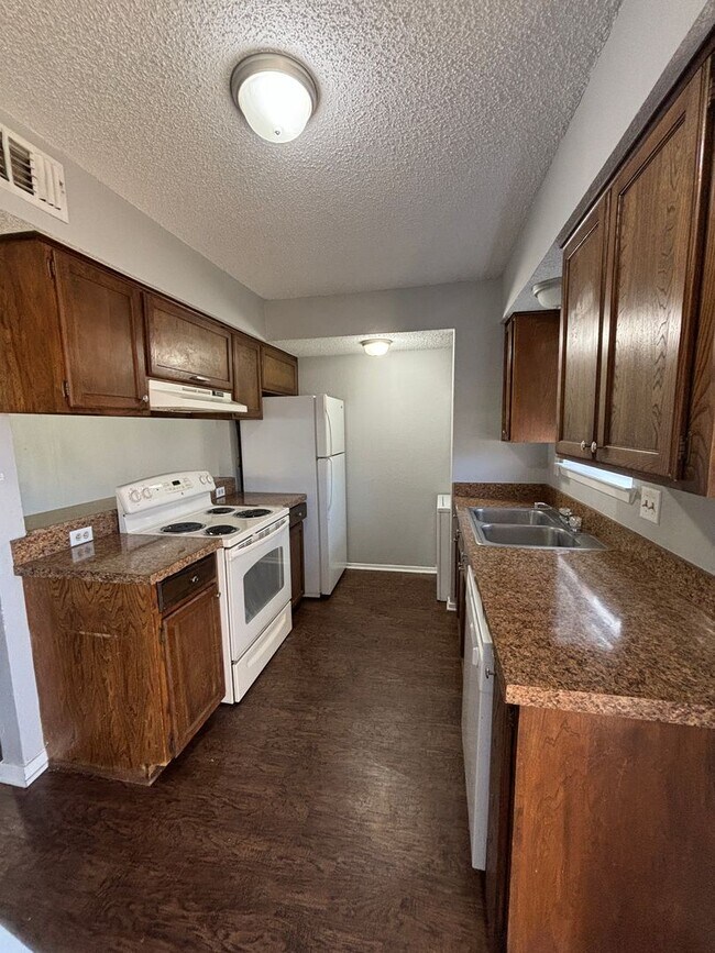 Building Photo - 3808-3814 Coates Circle