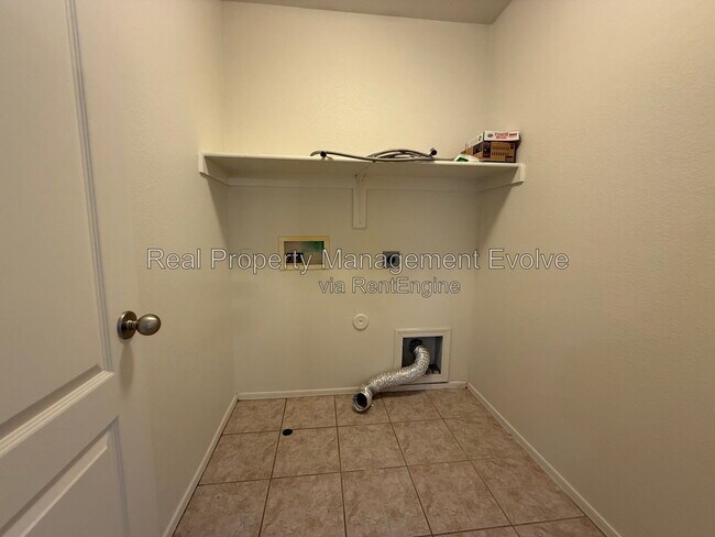 Building Photo - 9503 N 82nd Ln