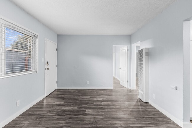 Interior Photo - 925 E 19th St