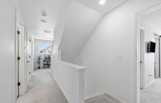 Building Photo - 1186 Highlands Dr