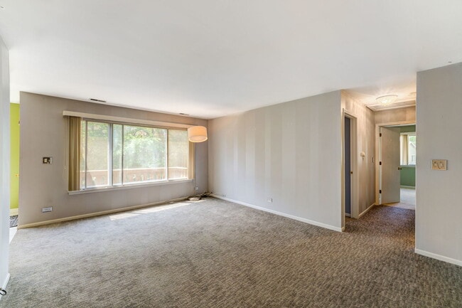 Building Photo - 741 Acorn Ct