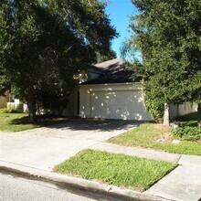 Building Photo - Four bedroom 2 bath home in Lake Bernadette