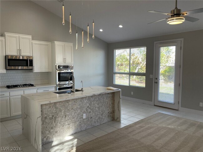 Building Photo - 8562 Lambert Dr