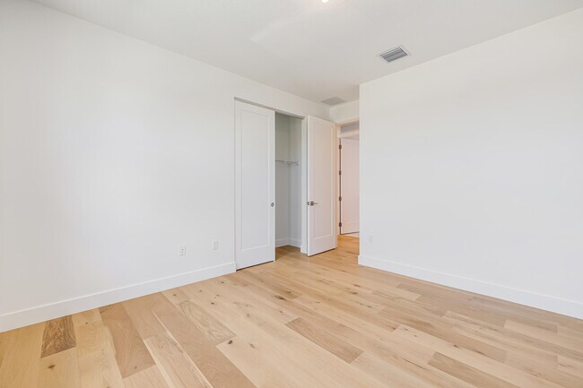Building Photo - 9451 Riverside Pk Dr