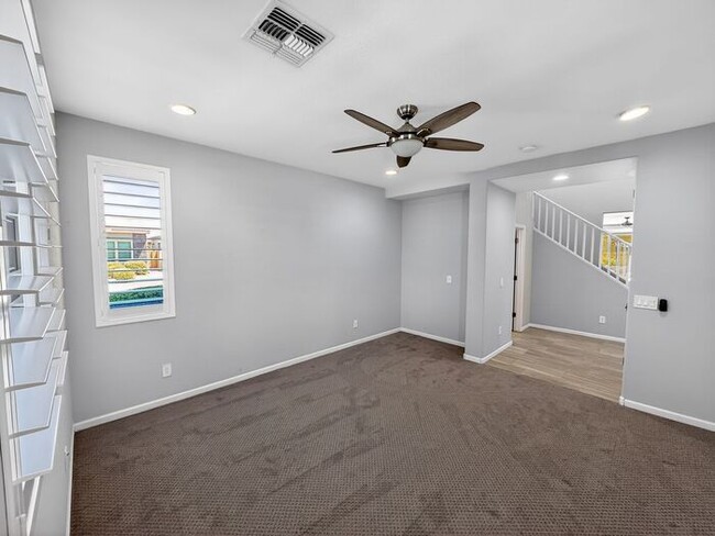 Building Photo - Stunning 5 Bed/5Bath Home in Gated Community – Over 3,100 SqFt of Modern Living -New Carpet throu...