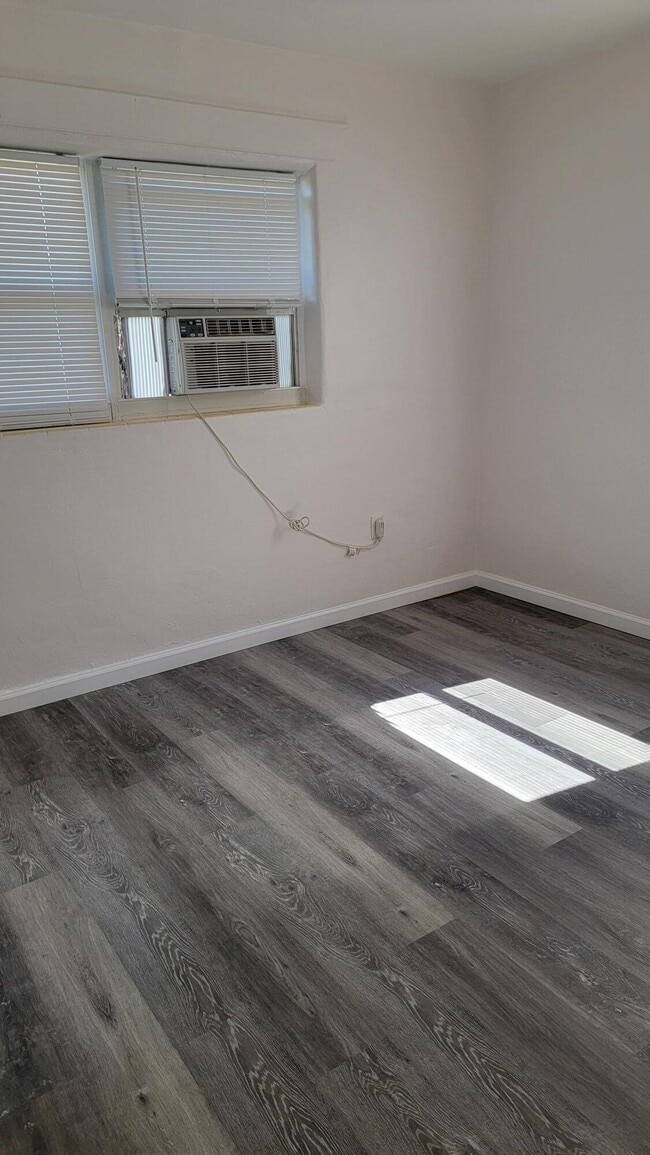 Building Photo - 1913 Delaware Ave