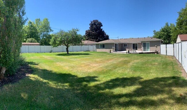 Building Photo - Beautifully Updated 3 Bedroom 1 Bath Home in the Spokane Valley