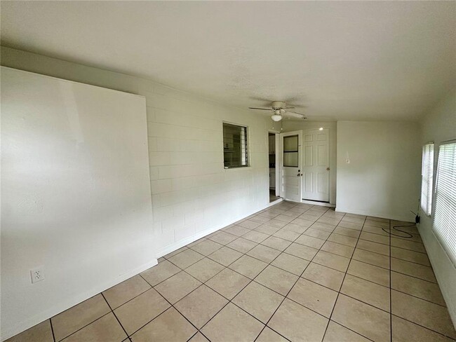 Building Photo - 1075 Lincoln Terrace