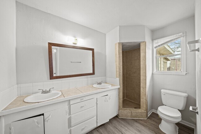 Building Photo - 6806 Woodrow St