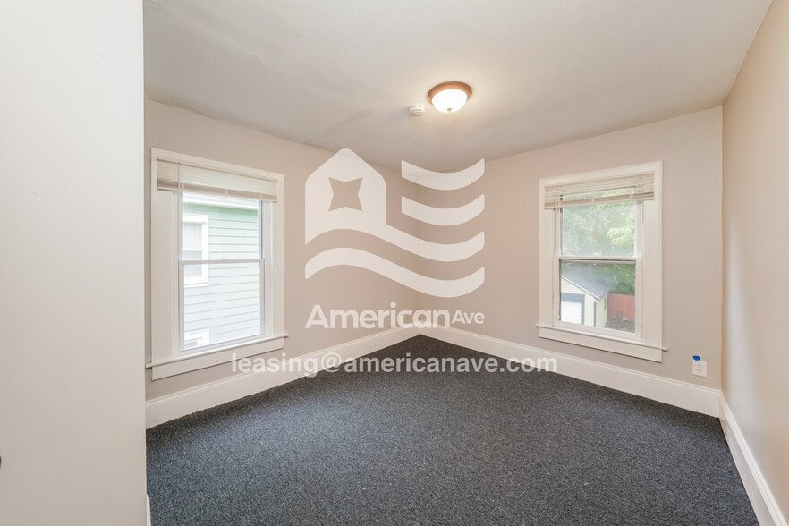 Building Photo - 339 W Calthrop Ave