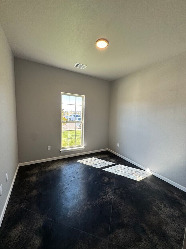 Building Photo - Located in Beacon Pointe!!!4bedrooms 2bathrooms 2 car garage NEWer Build 2025