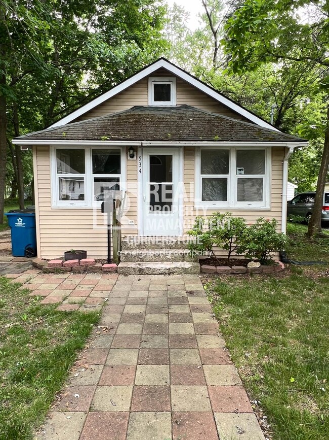 Building Photo - Charming 2-Bedroom Home with Spacious Yard