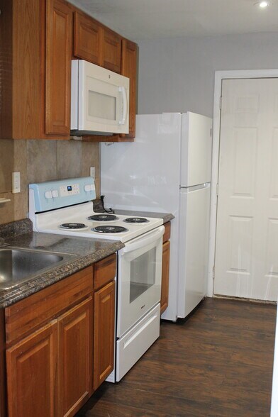 Building Photo - 756 Sunset Blvd SW