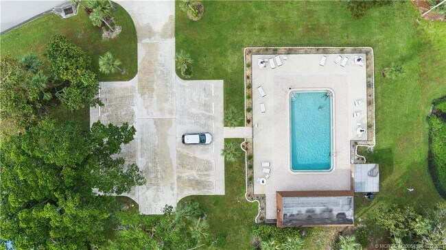 Building Photo - 5982 SE Riverboat Dr