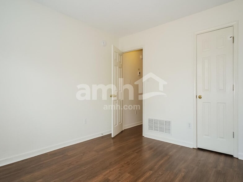 Building Photo - 660 Timber Creek S