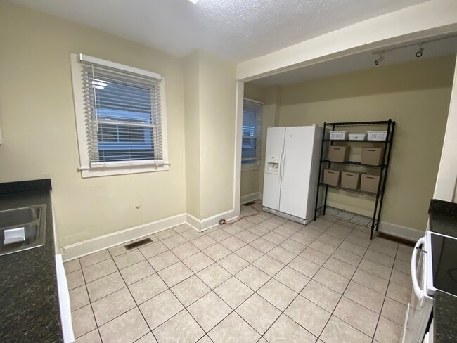 Kitchen - 512 Euclid Ave