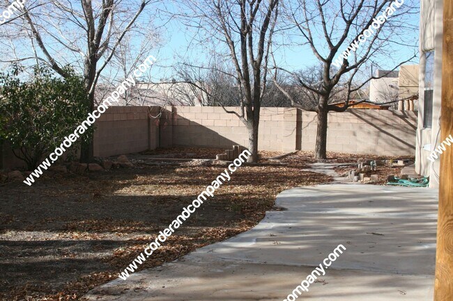 Building Photo - Beautiful 4 Bedroom, 2 Bathroom, 2 Car Gar...