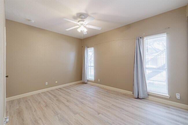 Building Photo - 726 Bering Dr