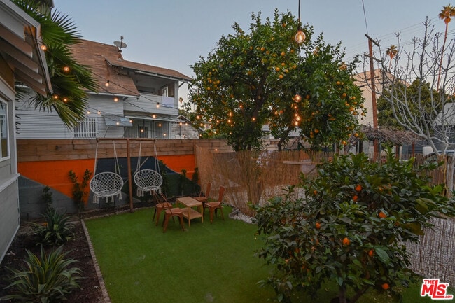 Building Photo - 1600 N Kingsley Dr