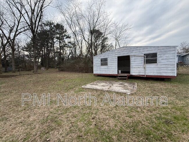 Building Photo - 1021 Fairway Dr NW