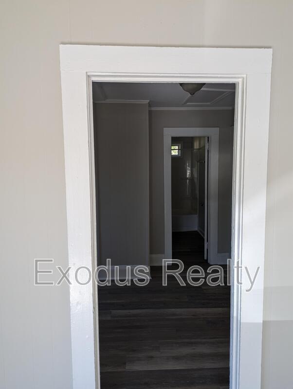 Building Photo - 507 Midland Ave