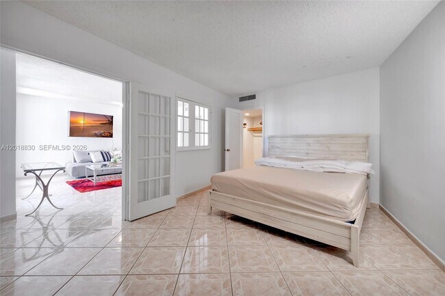 Building Photo - 5401 Collins Ave