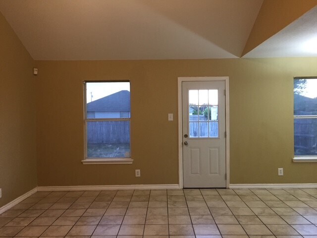 Building Photo - 3402 Warfield Dr