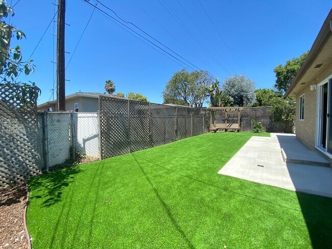 Building Photo - Remodeled 3 BR 1 BA!