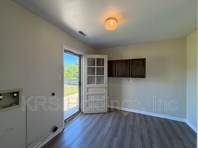 Building Photo - 917 Timber Creek Pl