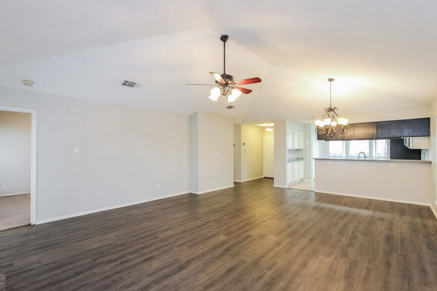 Building Photo - 1701 Gainsborough Way
