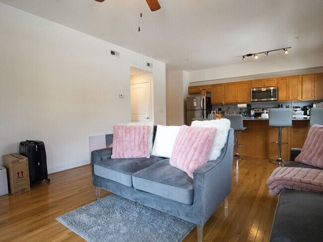 Building Photo - 11905 Centre St