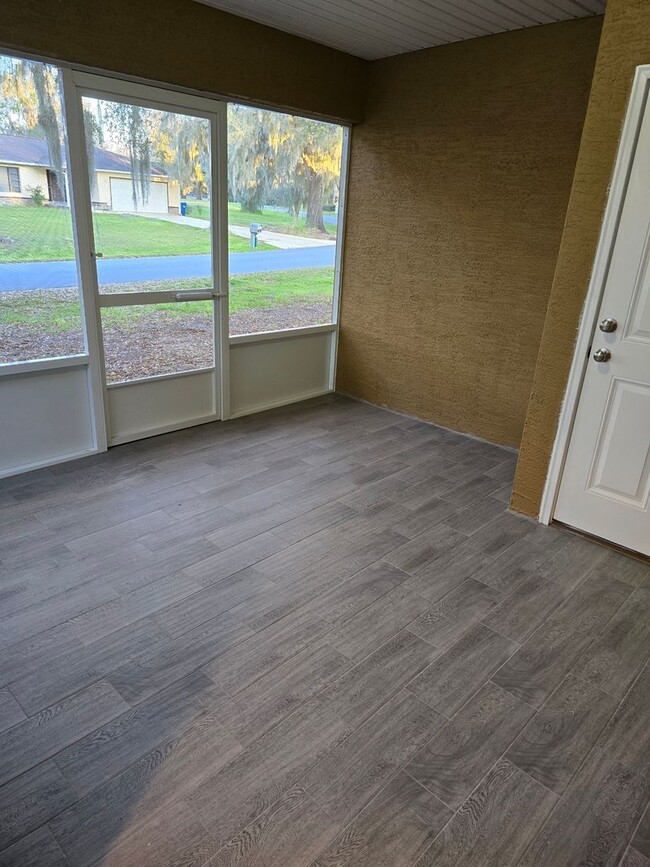 Building Photo - Gorgeous Brand-New Townhome in Lakeside!!!