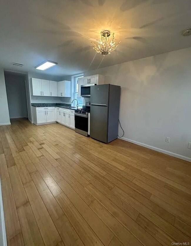 Building Photo - 51 Greenwich Ave