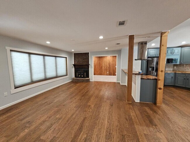 Building Photo - 661 Brookmeade Dr