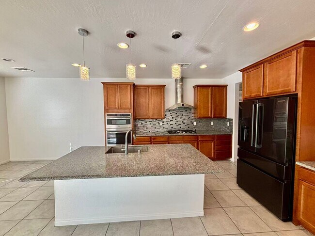 Building Photo - Nice two-story single-family home