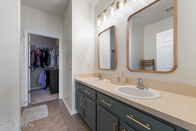 Building Photo - 12301 Kernan Forest Blvd