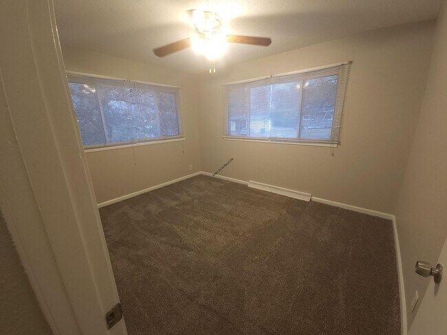 Building Photo - Charming & Comfortable Home in North County St. Louis