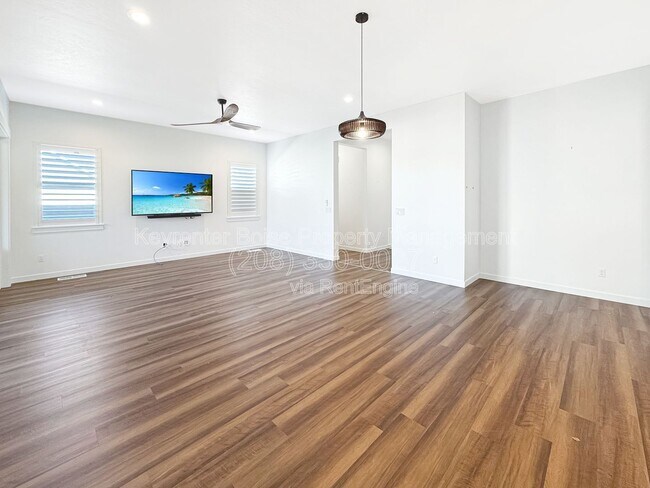 Building Photo - 2197 N Leatherwood Ave