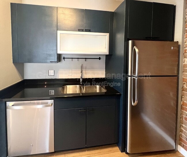 Building Photo - 2306 Glenarm Pl