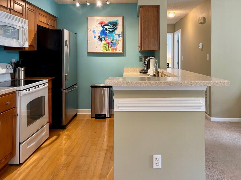Building Photo - 1110 Queens Crossing