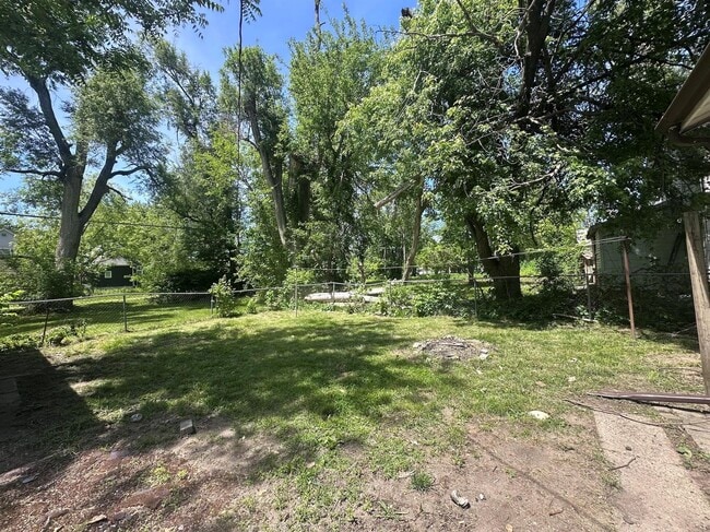 Building Photo - 614 Chandler-