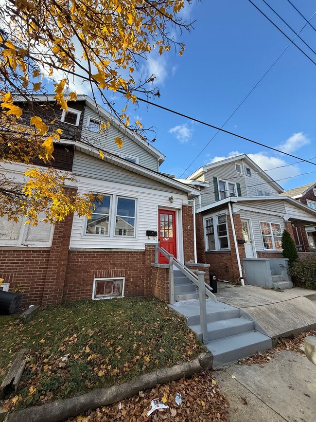 Building Photo - 929 Adeline St