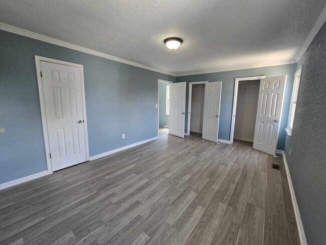Building Photo - 689 Biltmore Dr