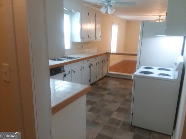 Building Photo - 101 Turner St