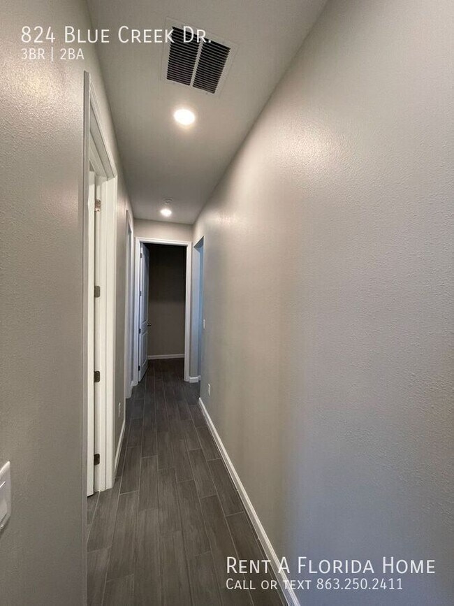 Building Photo - 824 Blue Creek Dr