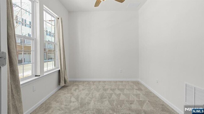 Building Photo - 54 Landmark Ln